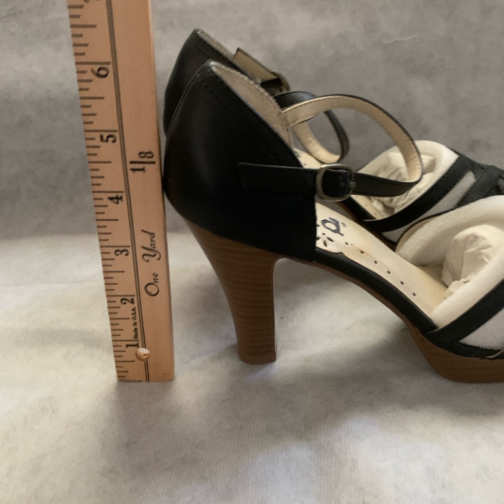 New Mudd Black Strappy Women's Heels - Picture 2 of 4